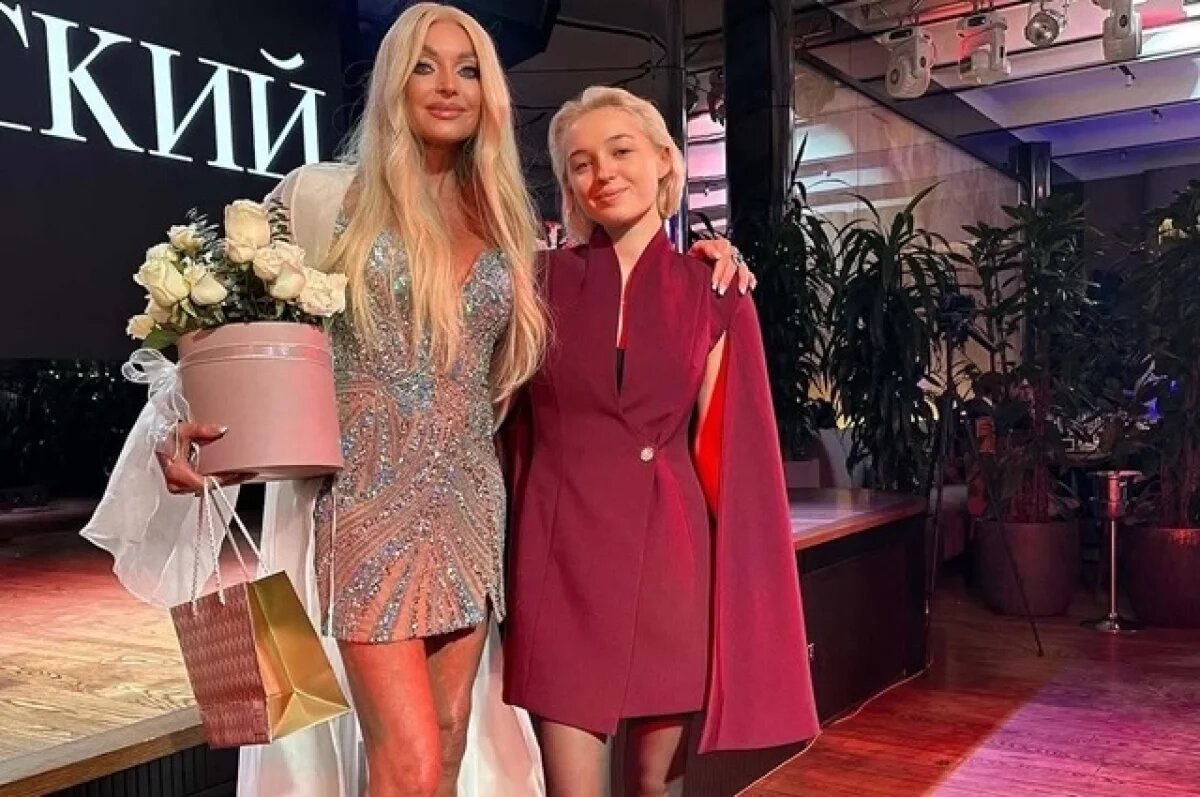    Анастасия Волочкова призналась, почему ушла со свадьбы дочери