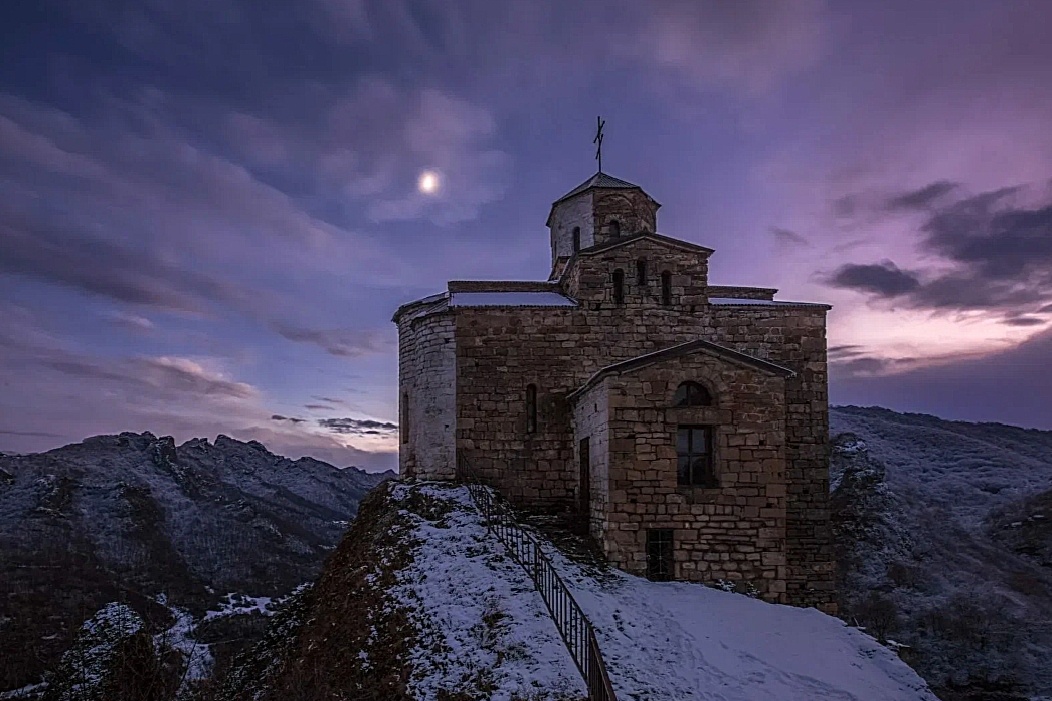 Монастырь в горах