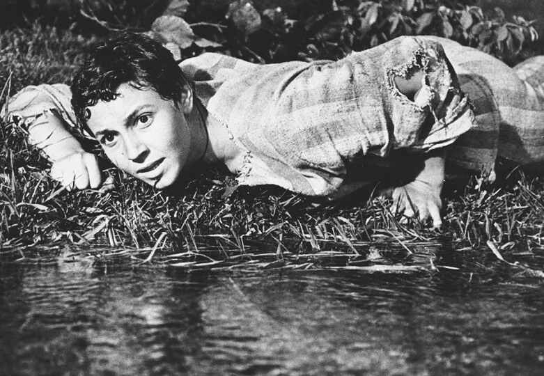 Избил Станислав Любшин, а муж едва не сжег в танке. Судьба и роли Любови Румянцевой