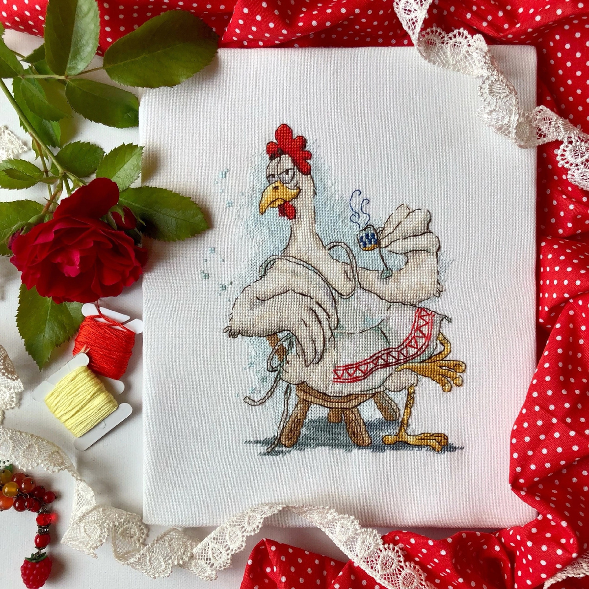 Вышитая работа по схеме «Чаёвница». Отшив: Елена Южакова