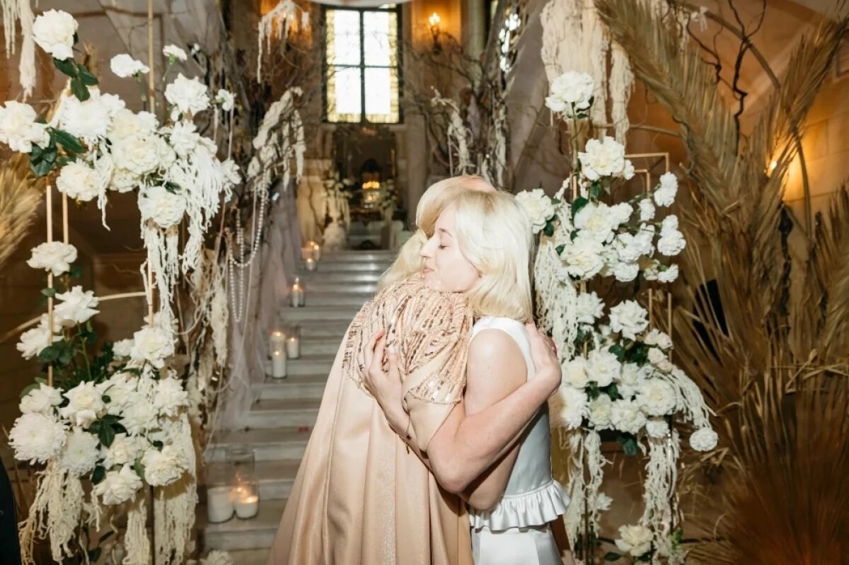    Анастасия Волочкова рассказала, кто сшил скромное свадебное платье дочери