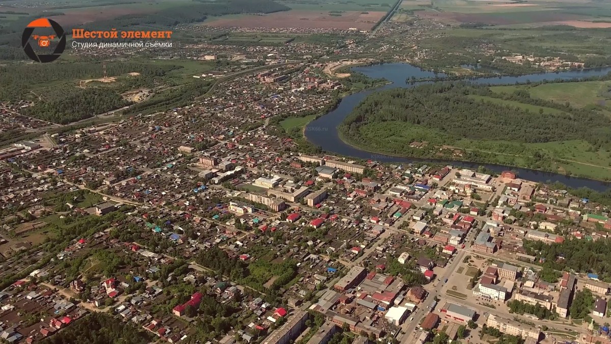 Красноуфимск с высоты птичьего полета. Хорошо видно "бутылочное горло". Фото из открытого источника (https://ksk66.ru/wp-content/uploads/2016/06/%D0%AD%D0%BF%D0%B8%D0%B7%D0%BE%D0%B4-01.00_01_44_05.%D0%BD%D0%B5%D0%BF%D0%BE%D0%B4%D0%B2%D0%B8%D0%B6%D0%BD%D0%BE%D0%B5-%D0%B8%D0%B7%D0%BE%D0%B1%D1%80%D0%B0%D0%B6%D0%B5%D0%BD%D0%B8%D0%B5005.jpg). 