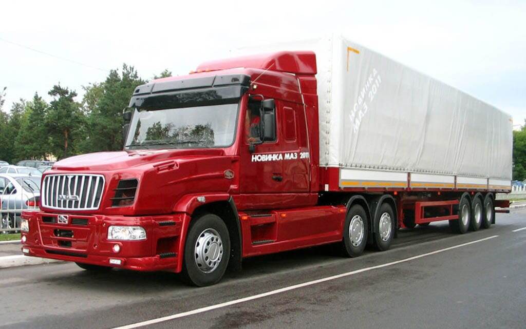 Выглядел МАЗ-6440РА весьма достойно, ничем не хуже американских аналогов