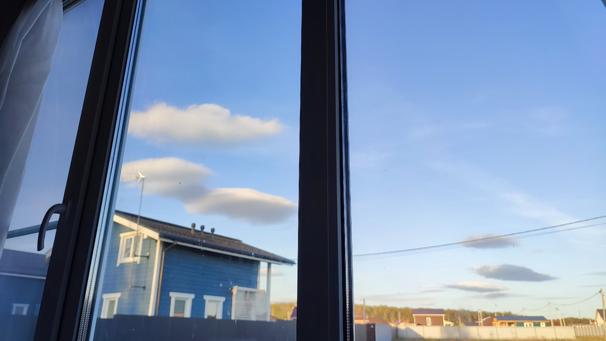 Облака сегодня, как мультяшные, нарисованные. Жаль фото не передаёт текстуру