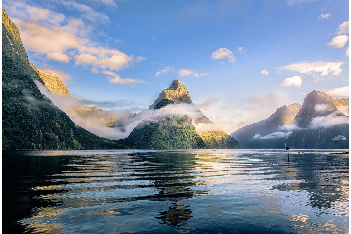 🏔 *Милфорд-Саунд, Новая Зеландия* — фьорд, где небо встречается с землёй