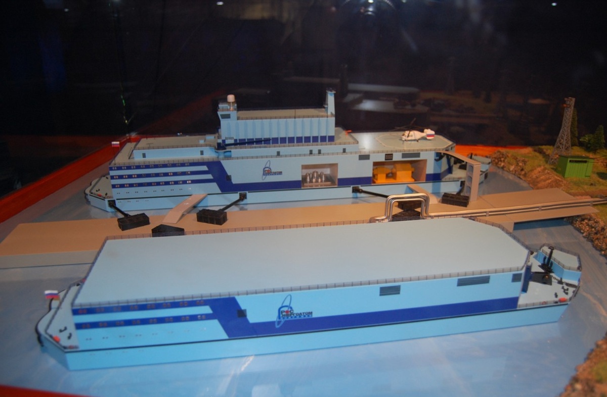 Новые плавучие атомные теплоэлектростанции будут оснащены реакторами РИТМ-200С мощностью 55 МВт, где каждая баржа будет вырабатывать 106 МВт электроэнергии