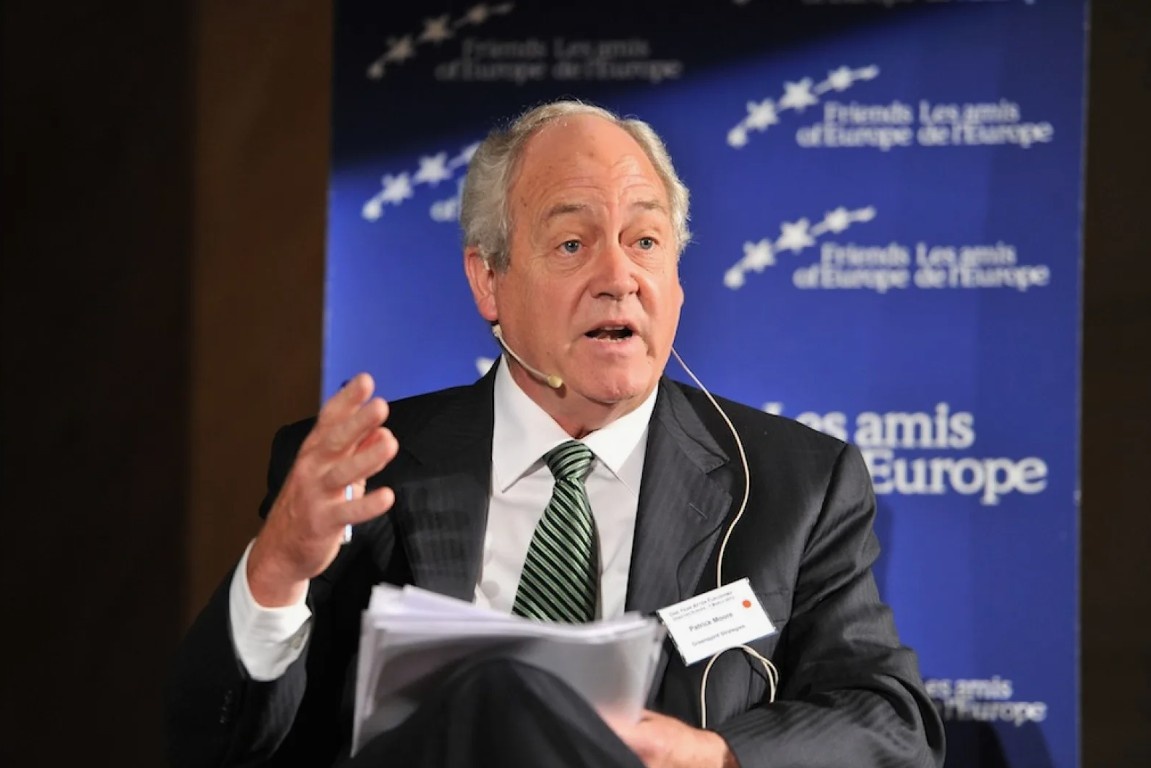 С момента ухода из Greenpeace в 1986 году Мур жестко критикует экологическое движение. Он обвиняет его в запугивании и распространении ложной информации. Мур утверждает, что экоактивисты отказались от научных методов и рационального подхода, отдав предпочтение эмоциям и сенсациям