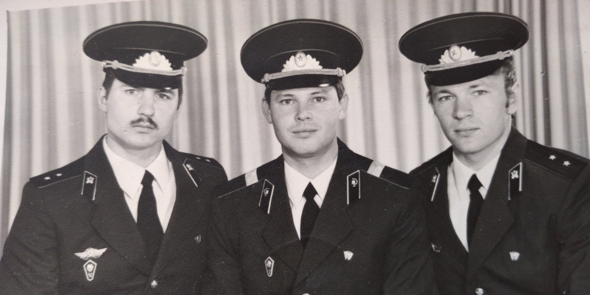 Коллективное фото! Почему сверчок со средне-техническим образованием не стал прапорщиком?