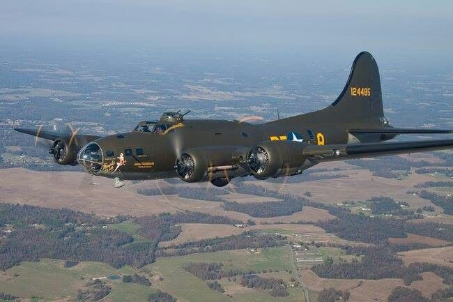 Сама "Красотка Мемфиса"...