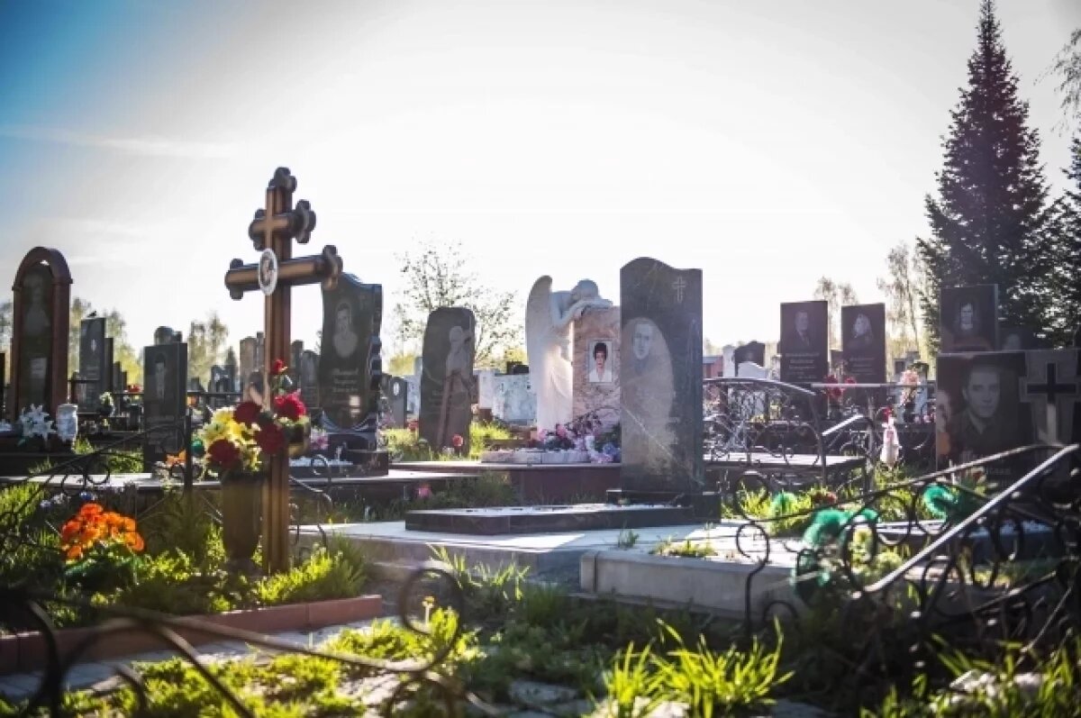    На трех кладбищах Новосибирска ограничат движение транспорта на Радоницу