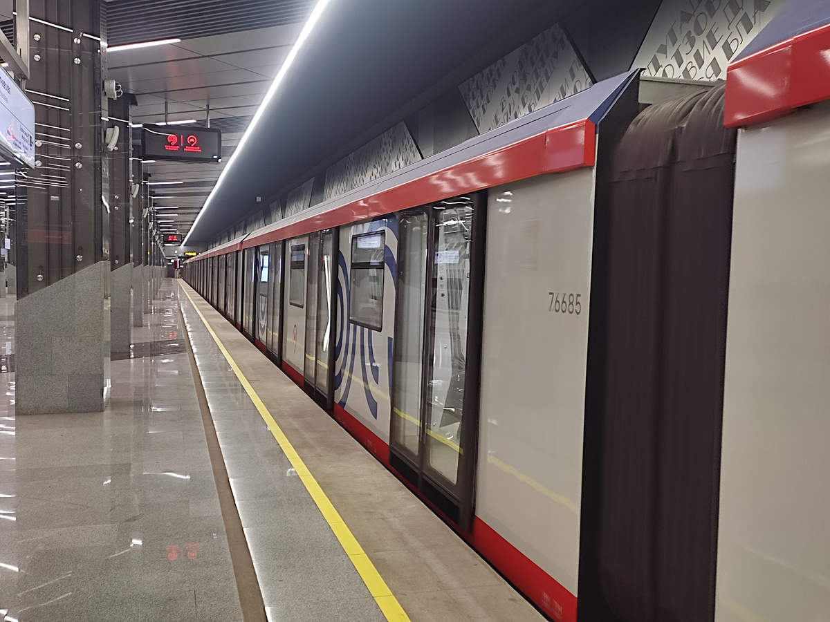 Поезд "Москва-2024" на станции «Тютчевская» Троицкой линии метро
