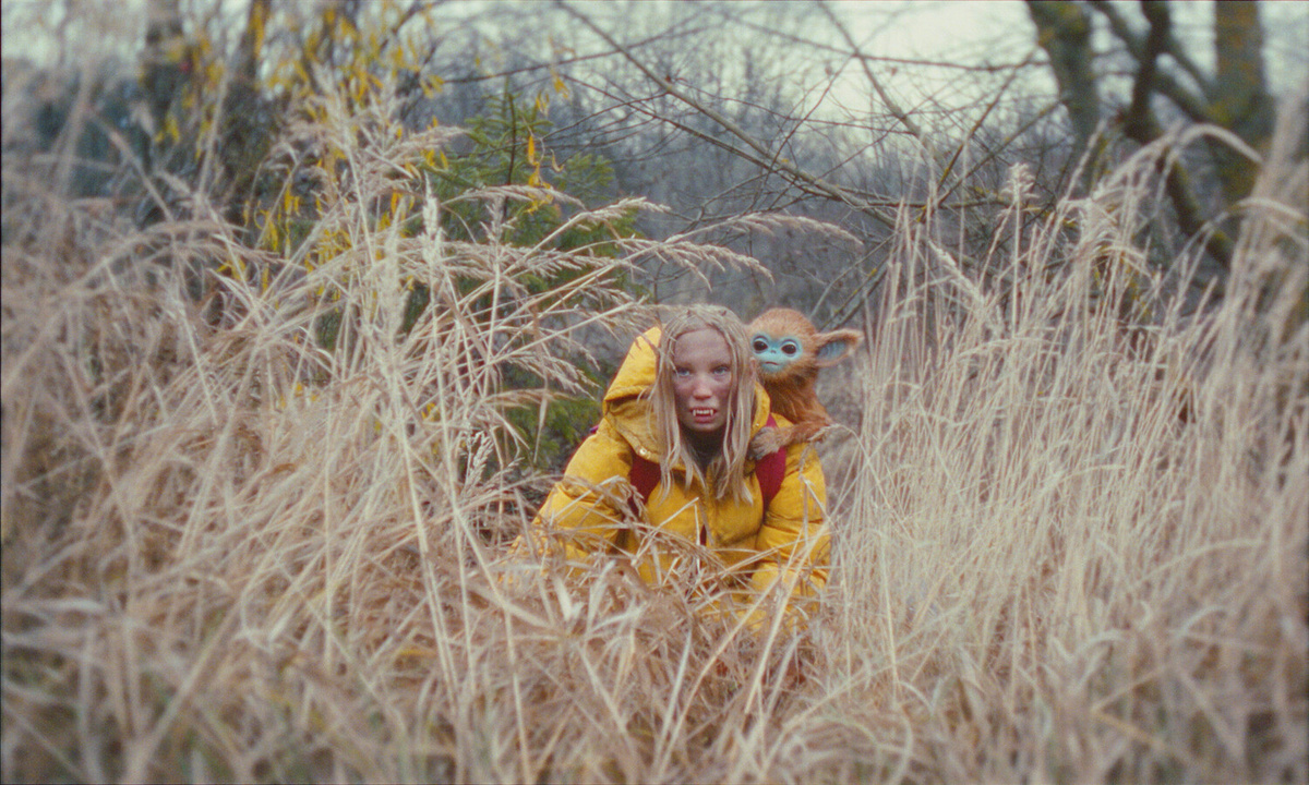Конь и его мальчик... То есть, девочка и её маленький питомец, как я мог перепутать))