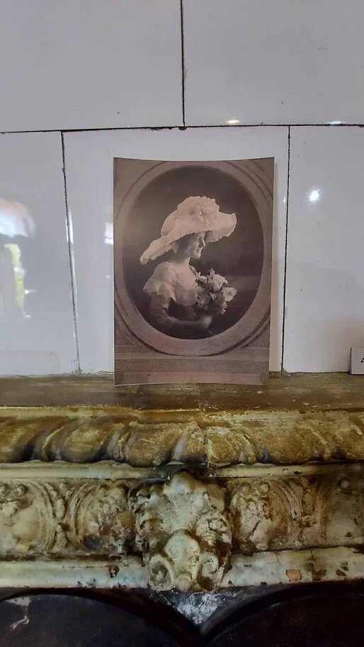 Редчайшее фото владелицы дачи, в рамках выставки "Сухумский модерн"