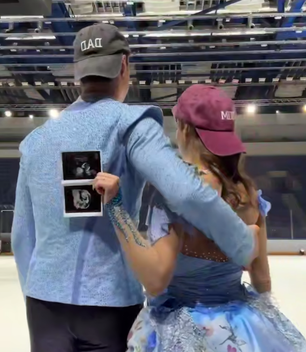 Алена Косторная с мужем сделали объявление. Фото: соцсети Алены Косторной.