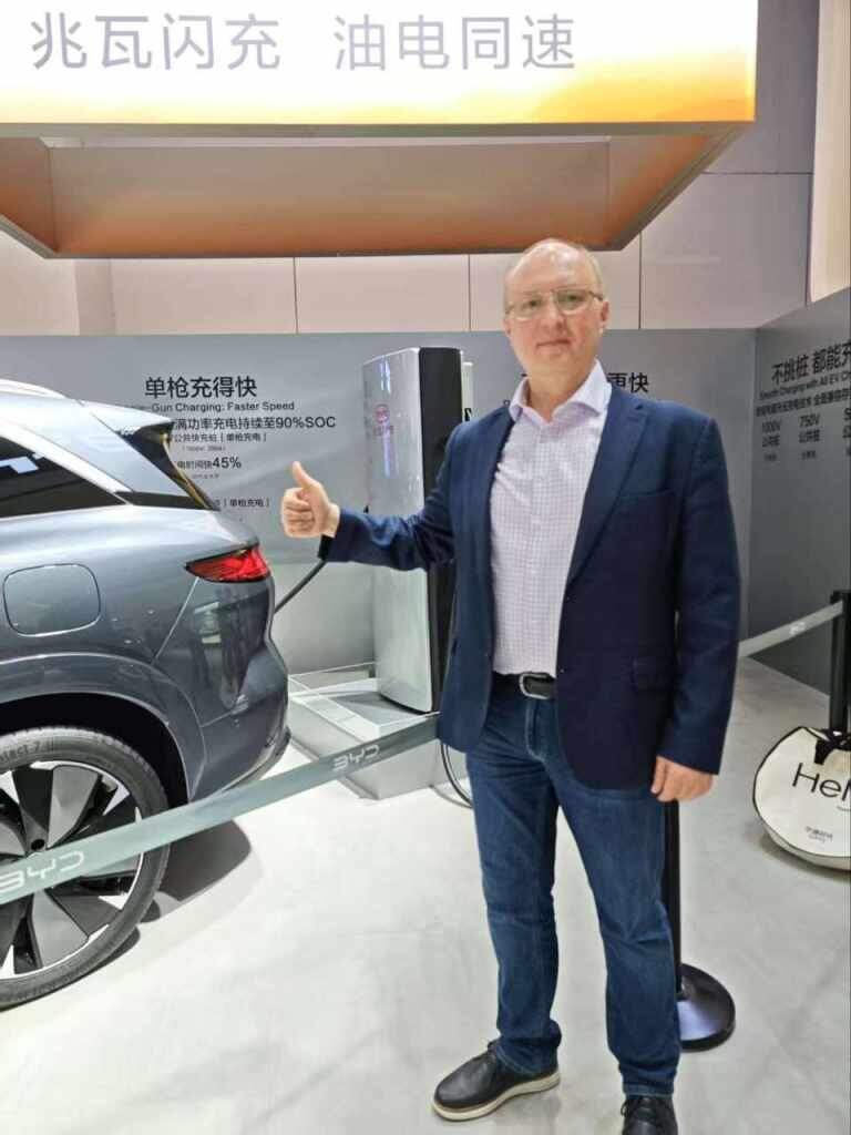    Генеральный директор «Green Drive» Сергей Яковлев на «Auto Shanghai 2025» — специально для вас, читатели ЗТС.