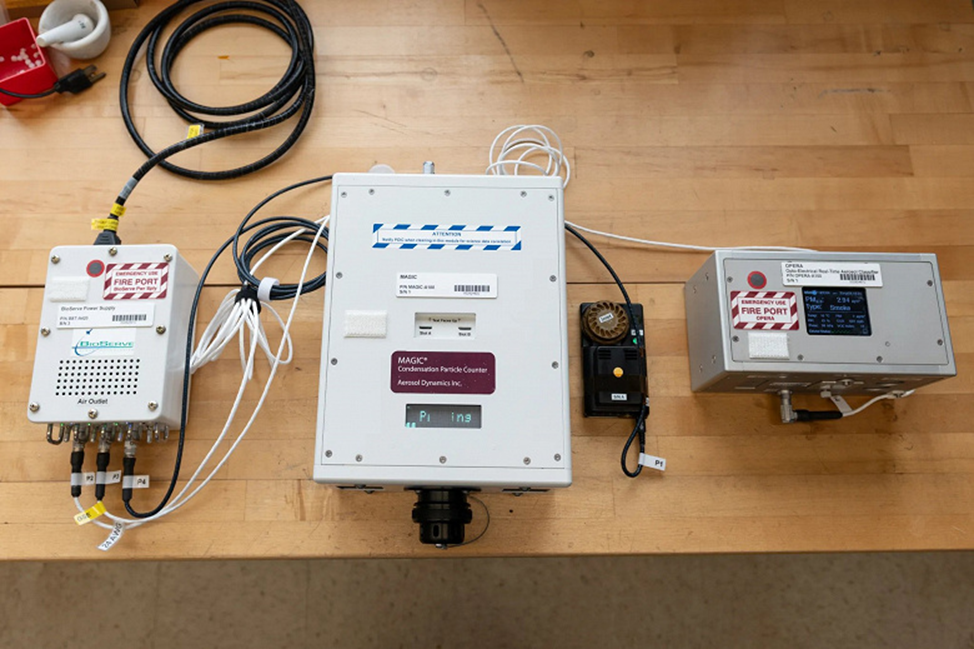 Опытные образцы мониторов качества воздуха. Фото: NASA