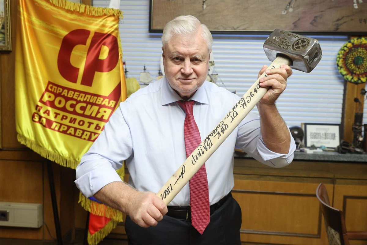 А кувалду-то кто подарил? Вспоминаем...