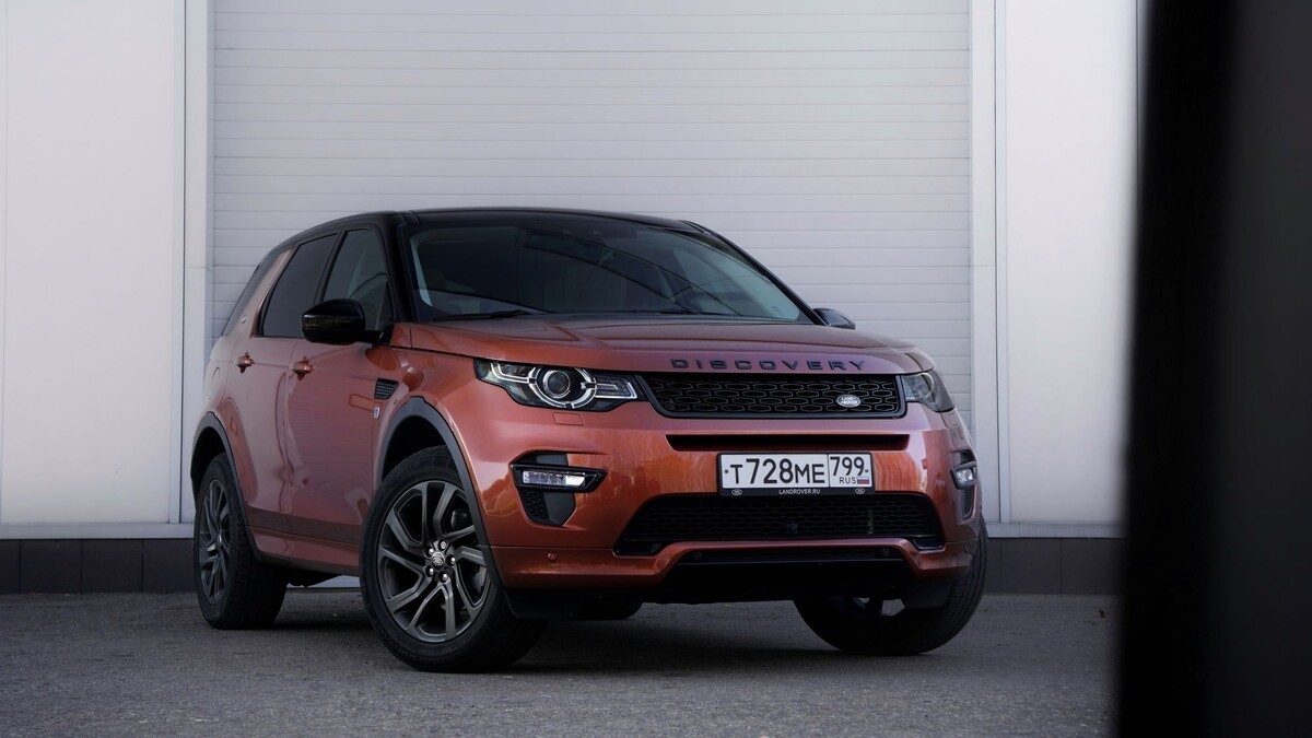 Land Rover Discovery Sport – стильный автомобиль.