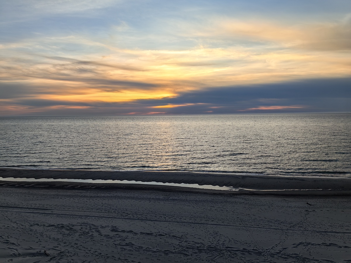 Закат на побережье Курсшкой косе