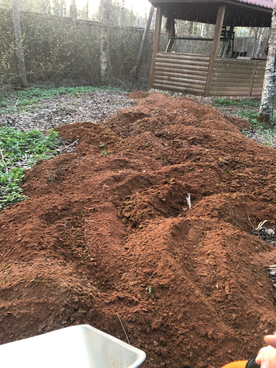 Теннис для дальнейшего вывоза с территории. 