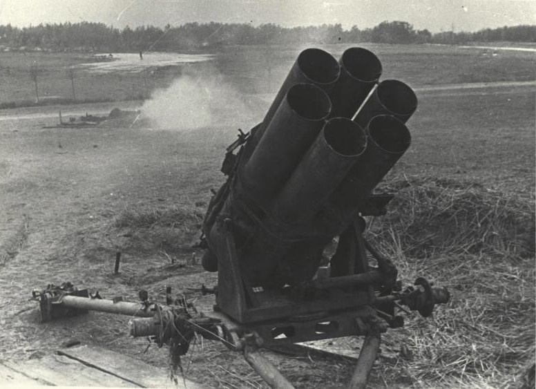 Захваченный немецкий шестиствольный миномёт на Зееловских высотах. Хакасский национальный краеведческий музей имени Л.Р. Кызласова.