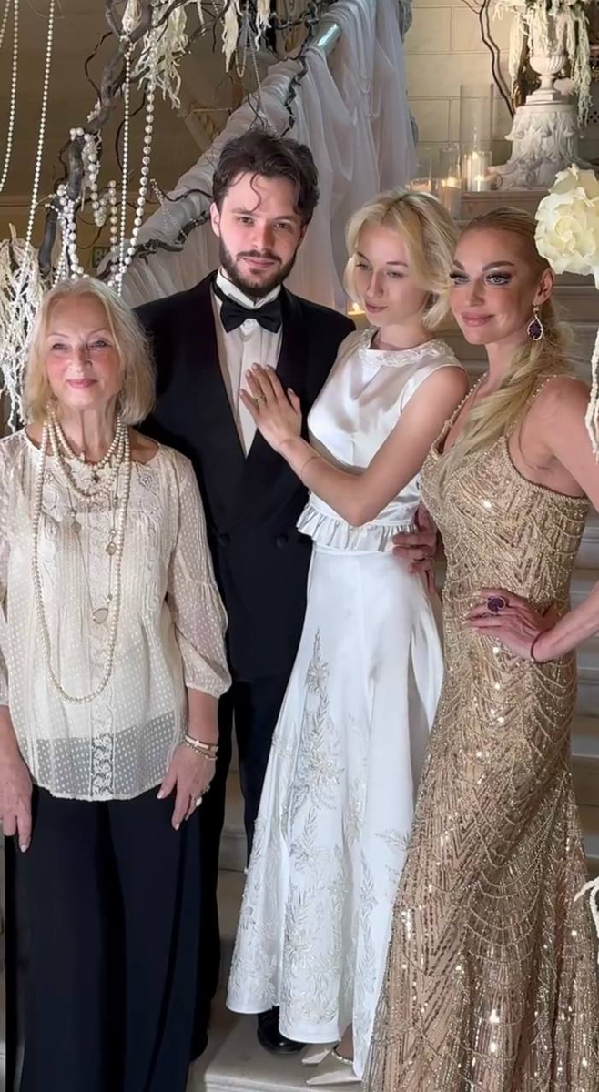 Тамара Антонова (мать Анастасии Волочковой), Никита (муж Ариадны), Ариадна Волочкова, Анастасия Волочкова