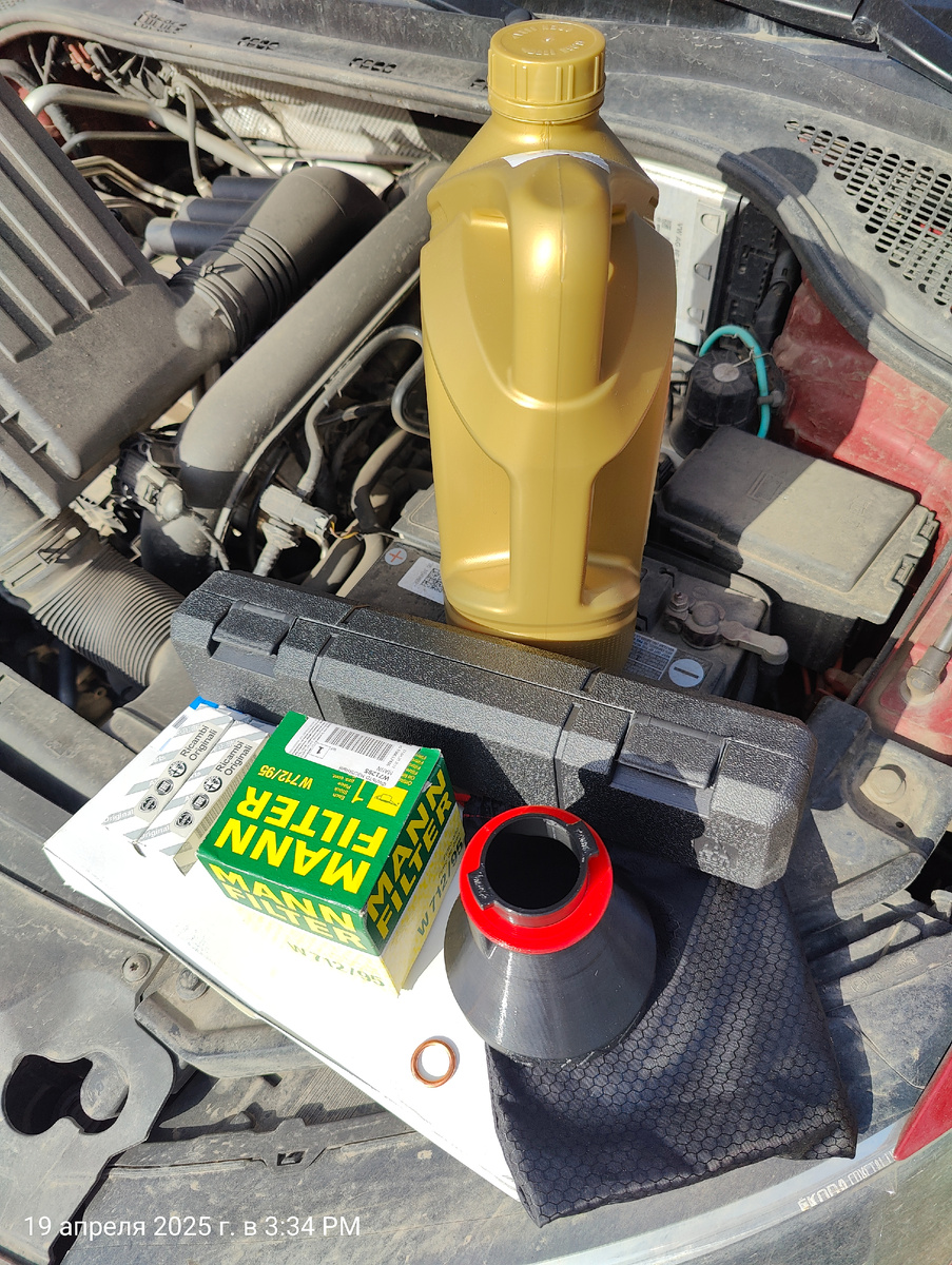 Мой неизменный набор для замены масла, плюс замены свечей.