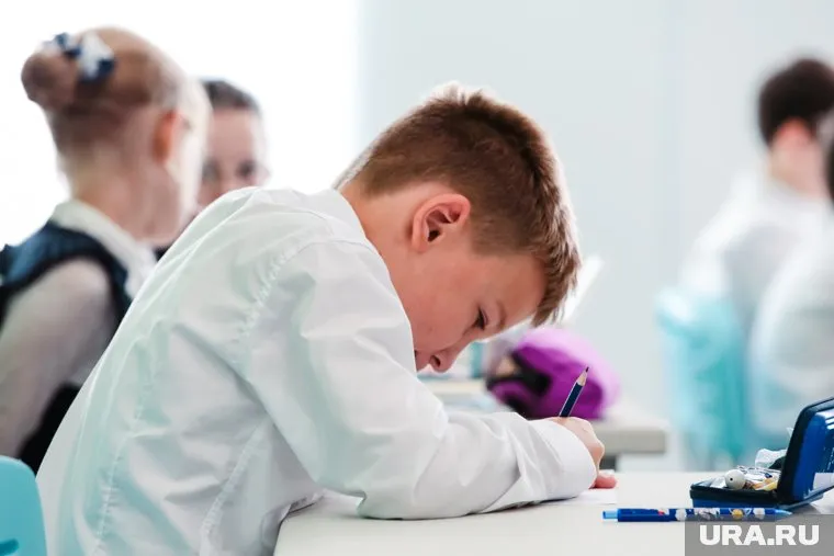 Снегуров предложил сделать ЕГЭ одним из вариантов аттестации, а не ее единственным способом
Фото: Роман Наумов © URA.RU