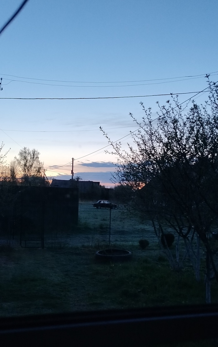 В пять утра в понедельник. На веранде +2