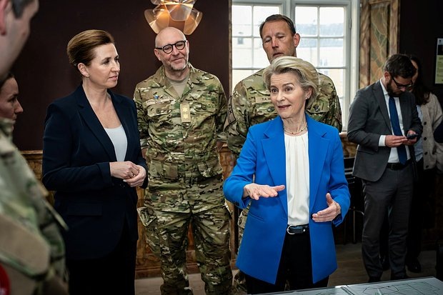    Премьер-министр Дании Метте Фредериксен и председатель Европейской комиссии Урсула фон дер Ляйен, 18 марта 2025 года. Фото: Ritzau Scanpix / Emil Nicolai Helms via Reuters