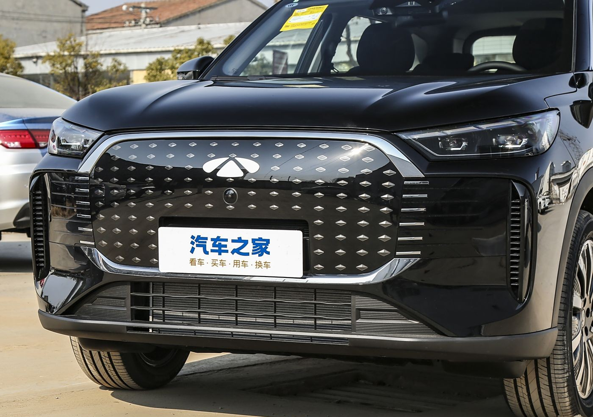 Новая решетка радиатора Chery Fulwin T8