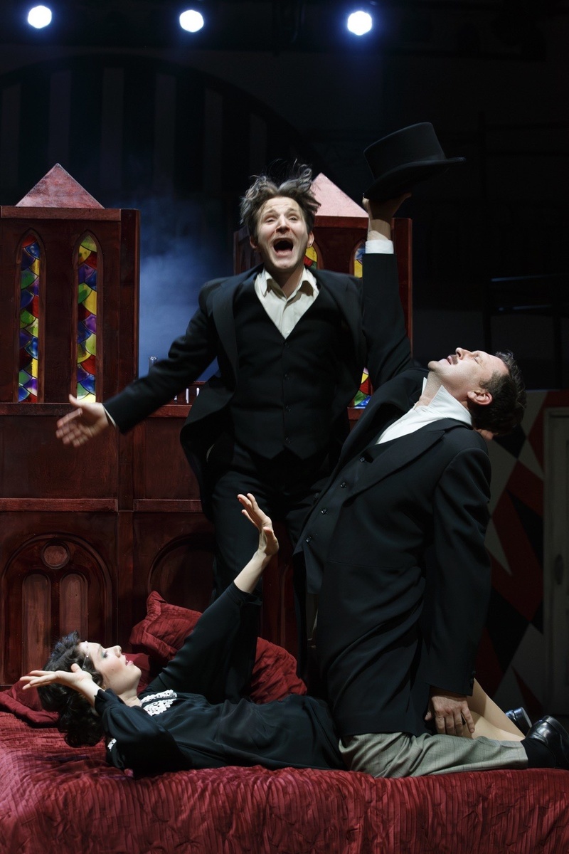 Анна Кутняк (Валя), Фёдор Леонов (Николай Кавалеров) и Олег Малахов (Иван Петрович Бабичев). Фото Наталии Чебан.