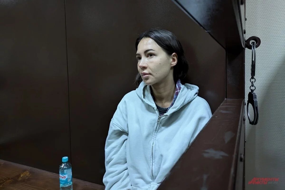    Суд в Москве оставил блогера Лерчек под домашним арестом