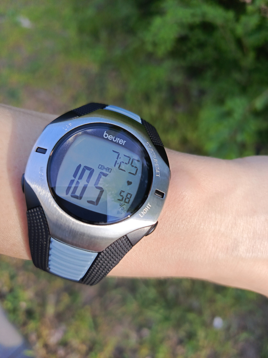 Фото будильника нет, поэтому вот вам фото - пульсометра!)) 🕐