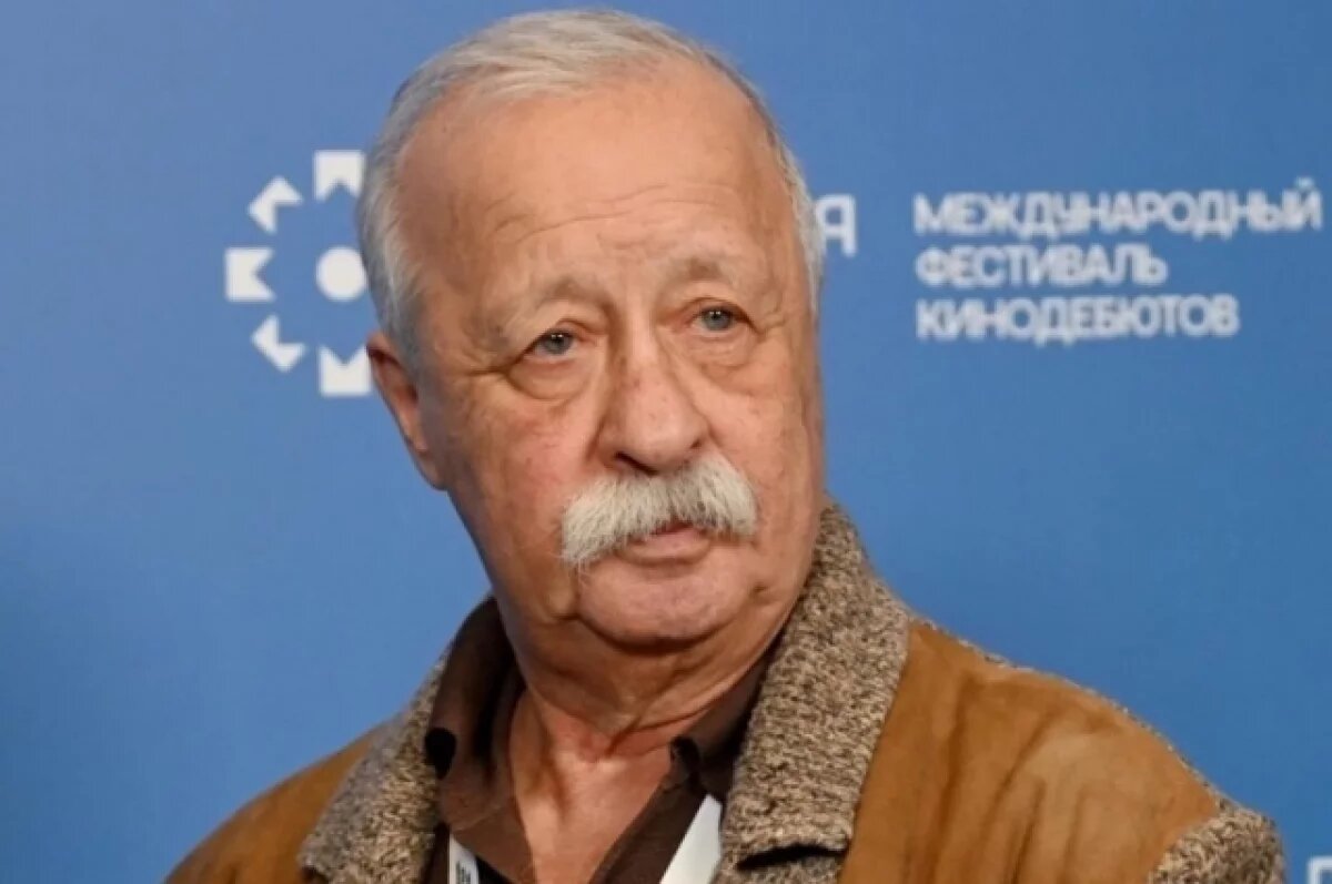    Якубович рассказал, что врачи не позволяют ему делать петли на самолёте