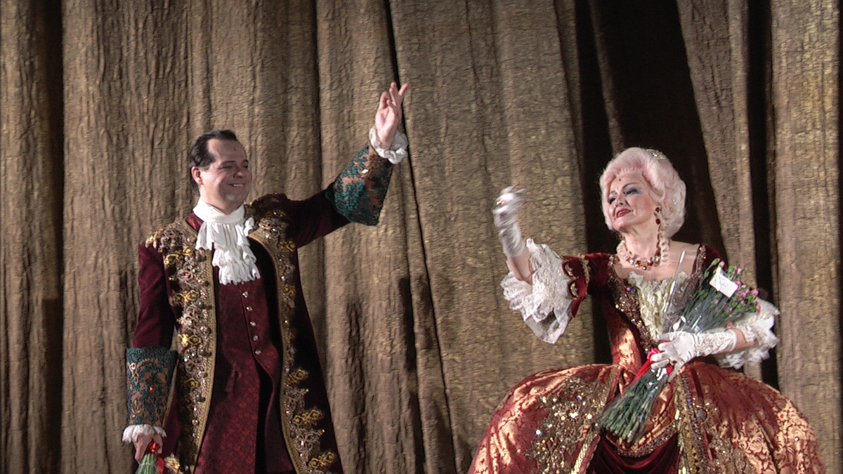 Михайло Ломоносов - Леонид Бахталин и Елизавета Петровна - Народная арти стка России Елена Зайцева после спектакля «Каприз императрицы» 27 апреля 2025 года. Фото из моего архива