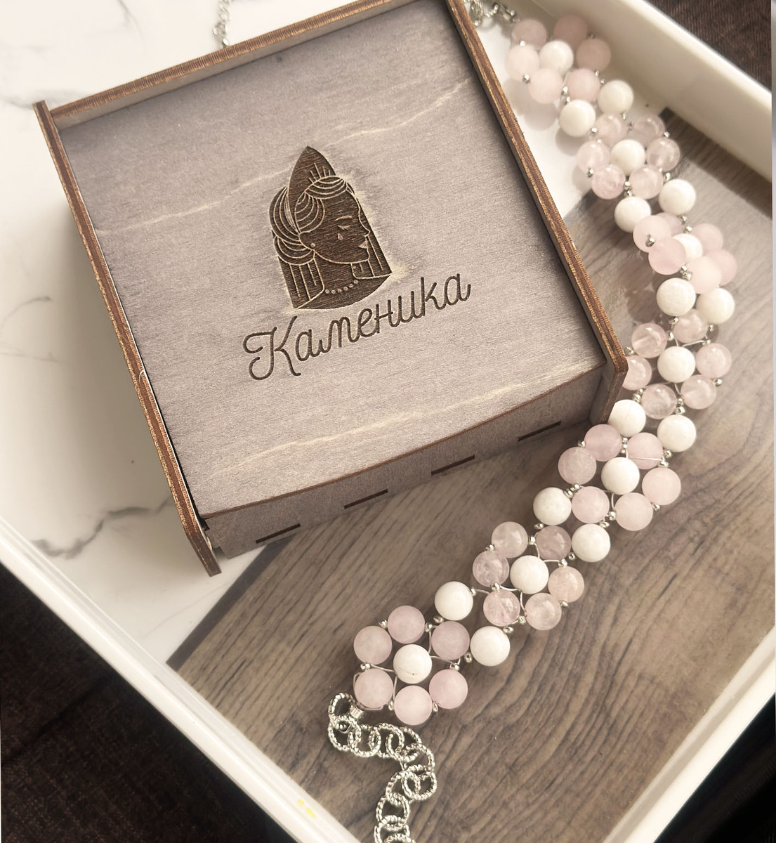 Чокер «Первоцвет» из розового кварца и лунного камня