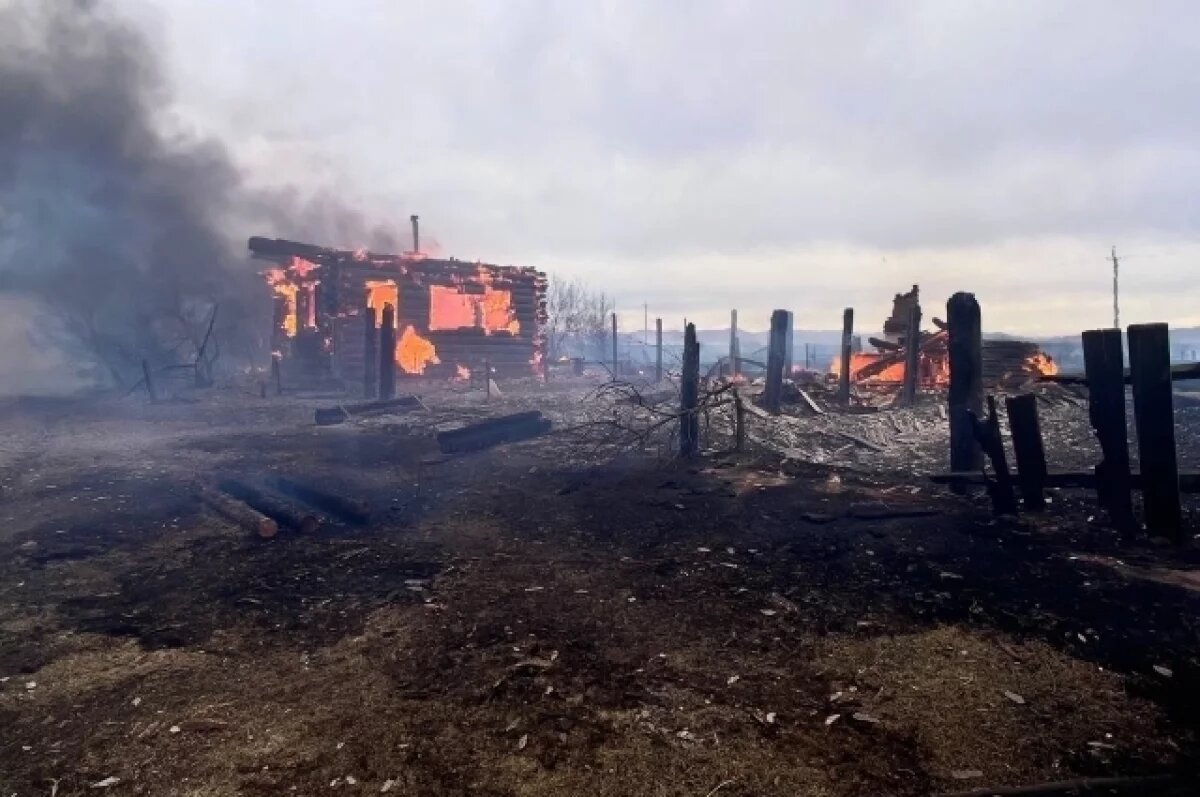    Уголовное дело завели после возгорания жилых домов в селе в Бурятии
