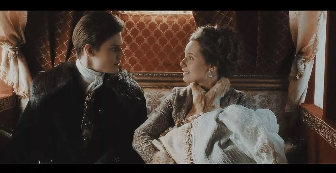 Павел и Мария с сыном Александром едут в Гатчину