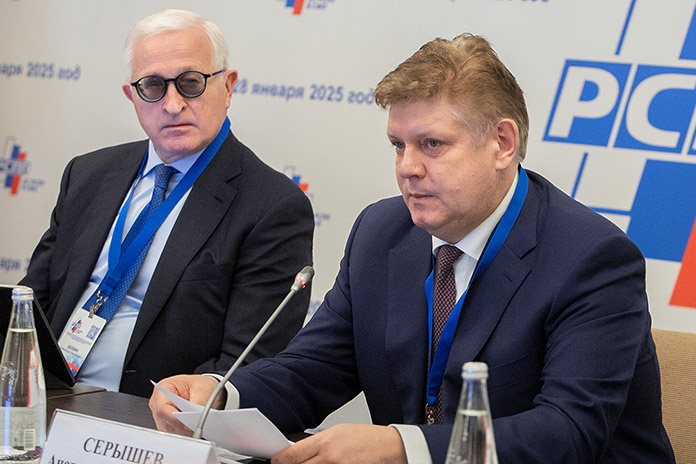    Президент РСПП Александр Шохин (слева) и полномочный представитель президента РФ в СФО Анатолий Серышев. Фото Михаила Перикова из архива «Континента Сибирь»