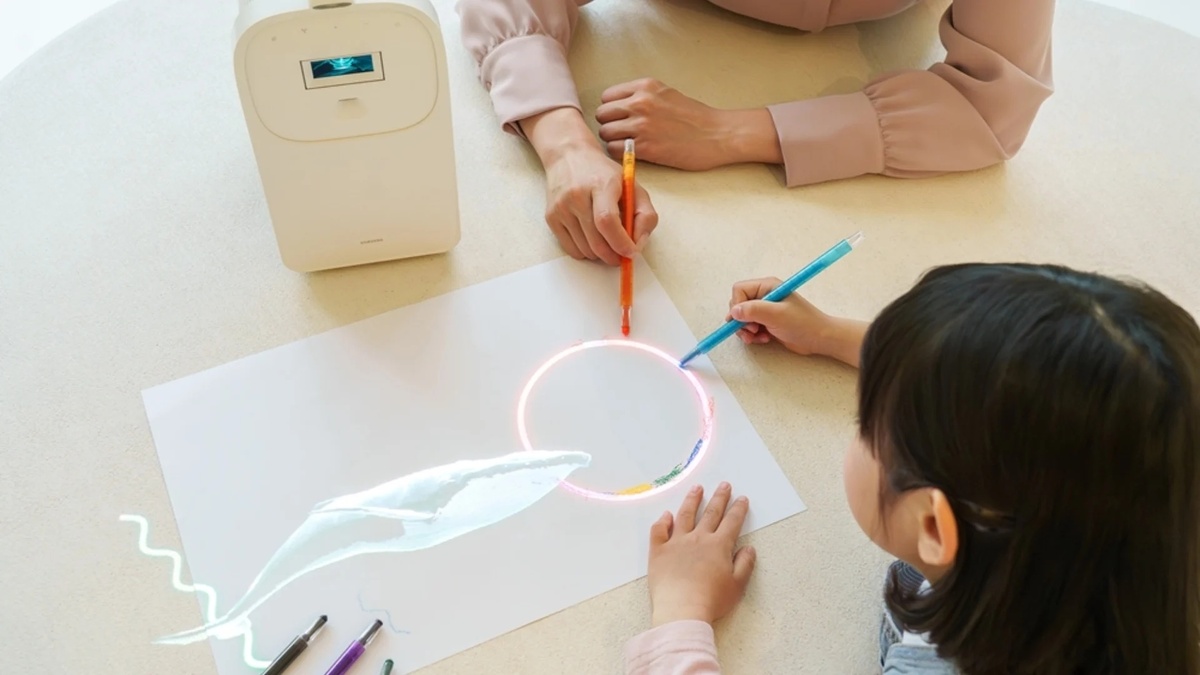    Samsung выпустила проектор The Premiere 5 с сенсорным «экраном»