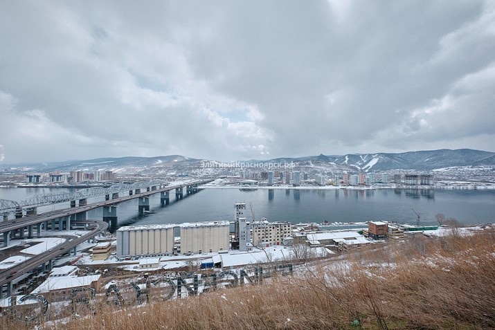 Енисей, горы и небо — настоящий красноярский пейзаж
Фото: elitekrsk.ru
