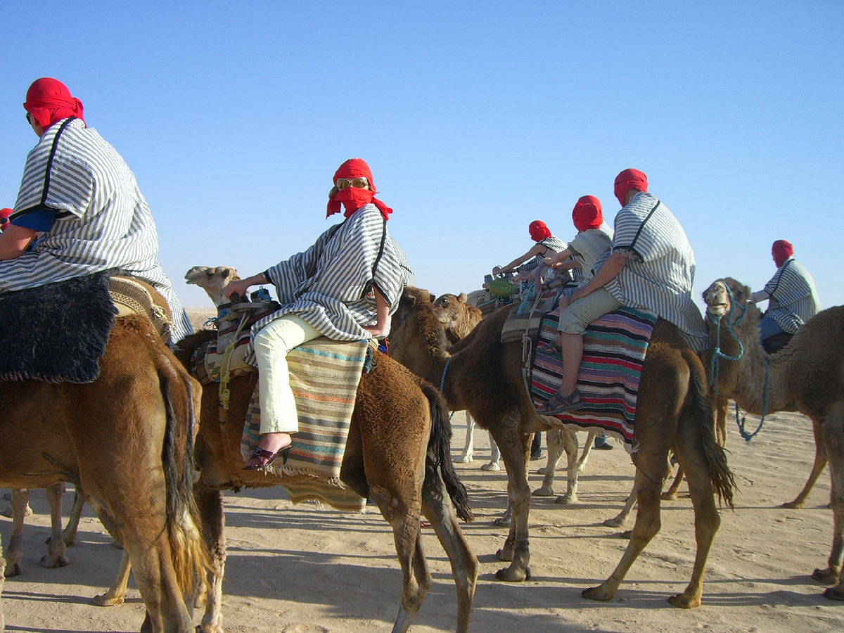 Вспомнила про Африку. Как раз на границе с Алжиром. Я в центре. Пустыня Сахара