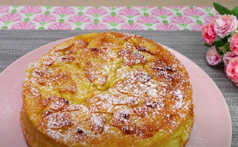 Самый нежный и вкусный заливной яблочный пирог