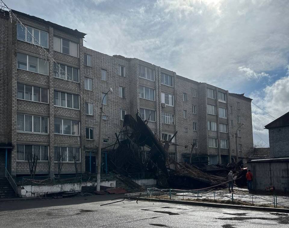     В Красноярске завели уголовное дело после обрушением крыши во время урагана