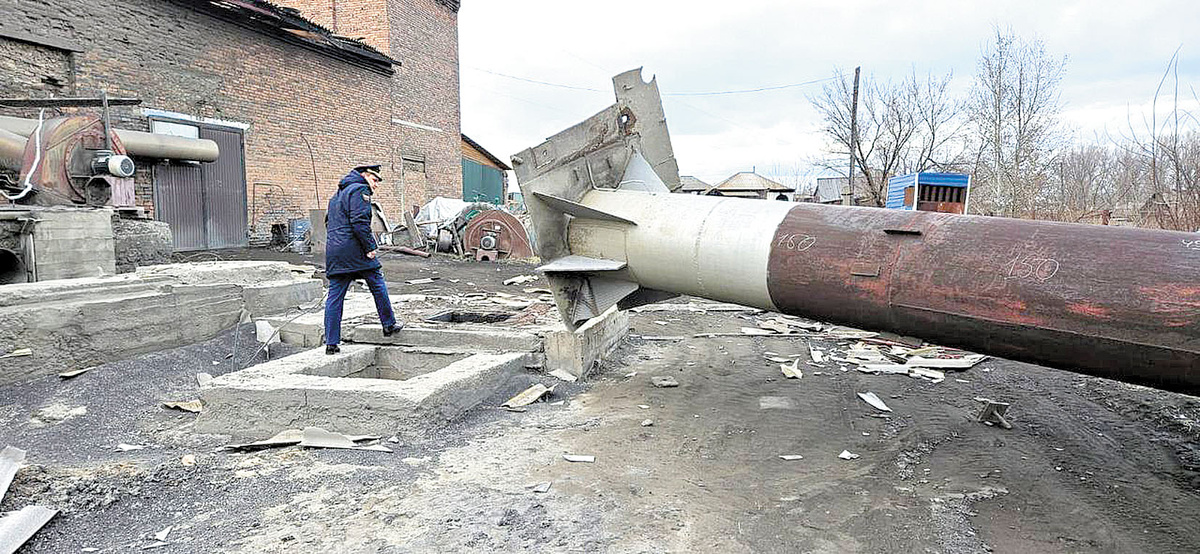 В селе Ермаковское из-за сильных порывов ветра произошло обрушение 35-метровой трубы центральной котельной. Фото прокуратуры Красноярского края. Фото прокуратуры Красноярского края
