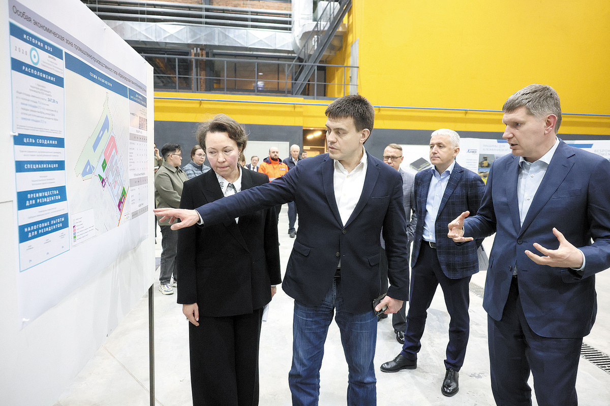 Михаил Котюков и Максим Решетников оценили ход развития Красноярской технологической долины. Фото Александра Черных