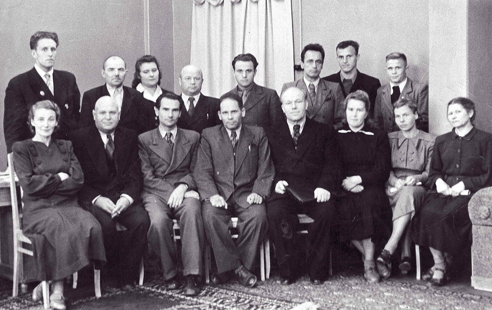 1 сентября 1952 года. В кабинете директора ИМИ  В. П. Остроумова, справа от него- Николай Васильевич Воробьев.