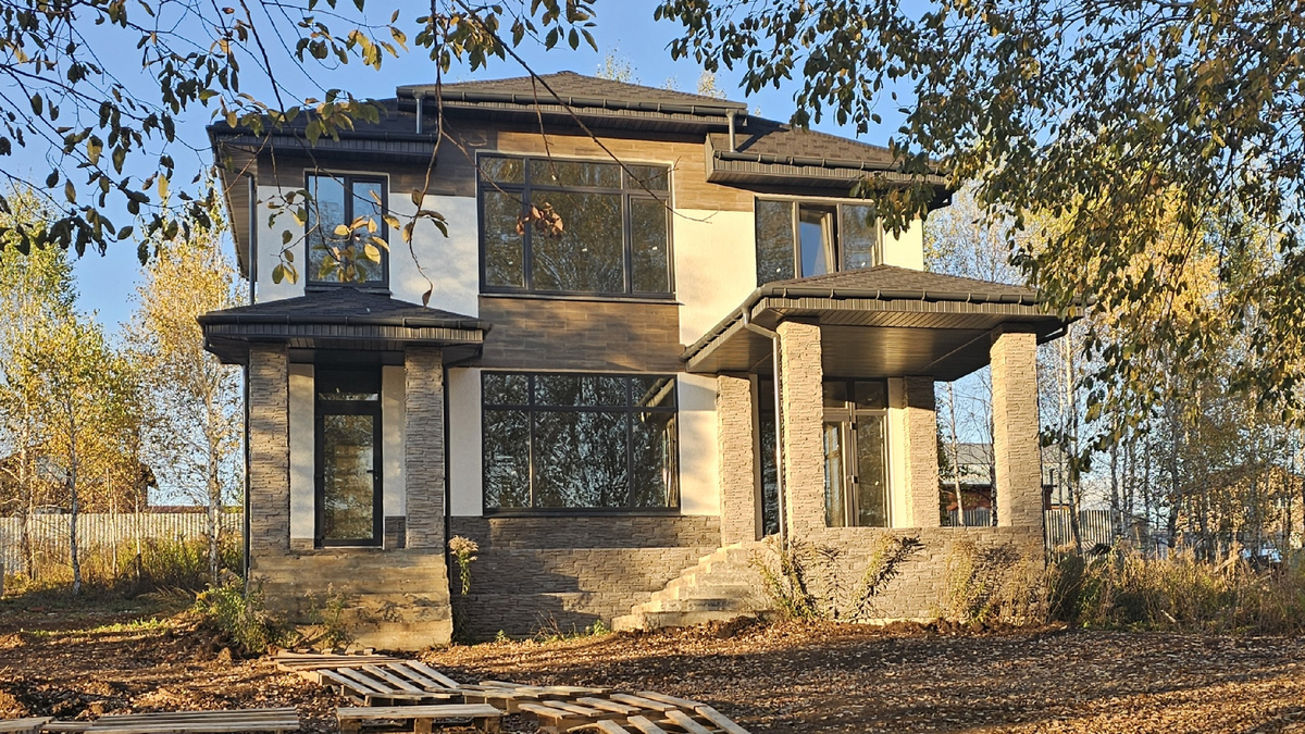 Демонстрация солнечного света вечернего света. Построенный объект СК "ПраймДом" по типовому проекту Неаполь в городе Тула