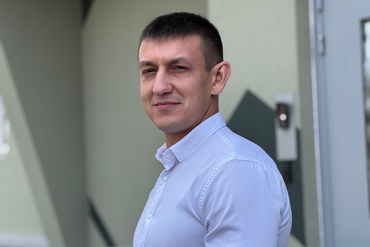    Тимур Сафин: «Средний поток в январе – феврале у нас был 45 человек, максимум в день у нас было 103 человека. Сейчас в день [приходят] по 15–20, по понедельникам потолок — 30».   
Фото: Станислав Шемелов